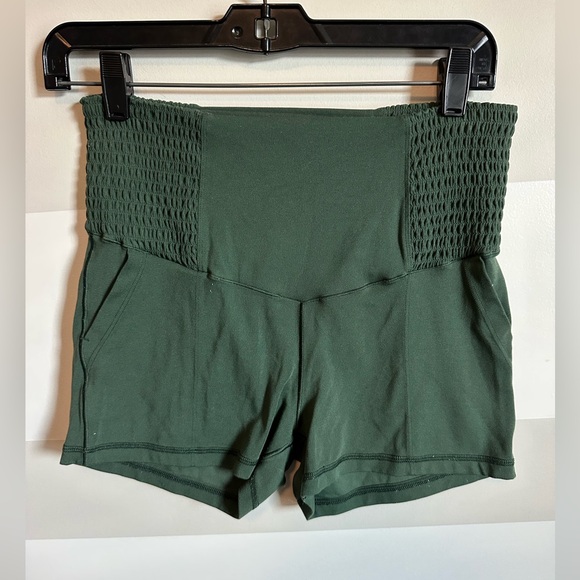 Aerie Offline Shorts Real Me Smocked shortie High rise 3” Green - Picture 4 of 5